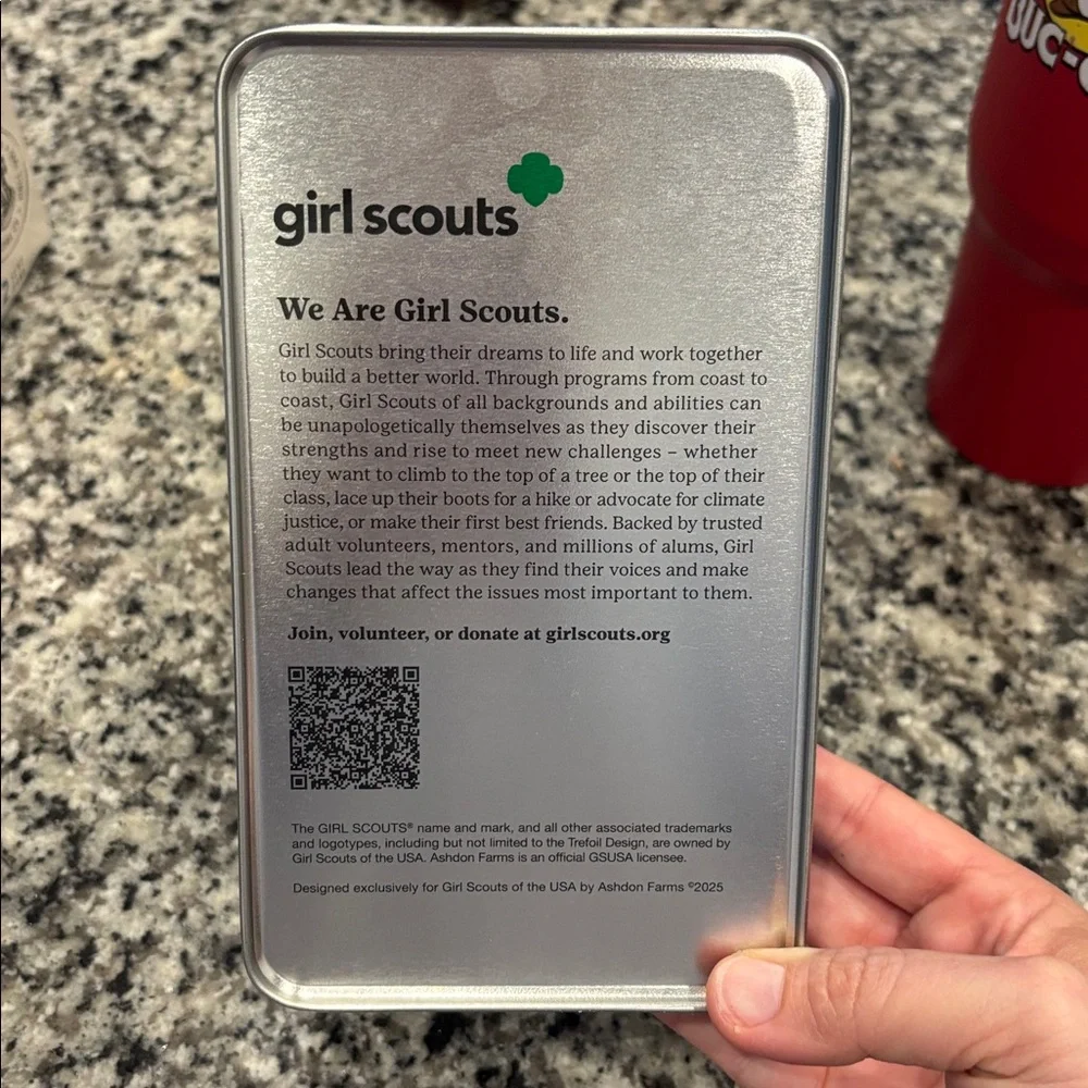 Girl Scouts Make New Friends Tin EUC
